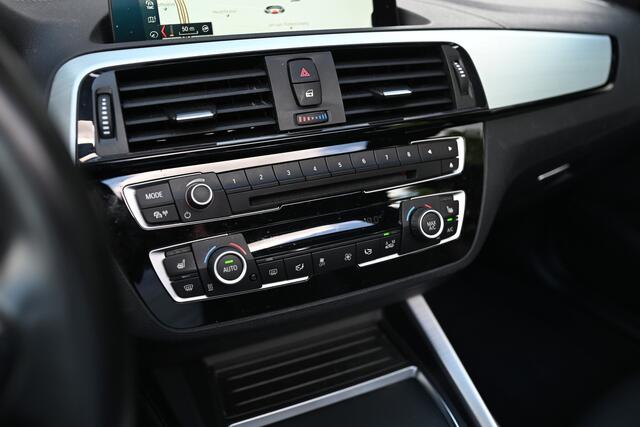BMW 1-SERIE 118i High Executive Automaat / Schuif-kanteldak / Sportstoelen / LED / M Sportonderstel / Stoelverwarming / Cruise Control