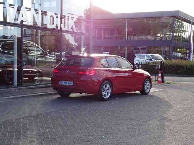 BMW 1-SERIE 120i Sport-Line Sportstoelen ECC Airco Navigatie 16"LM Velgen