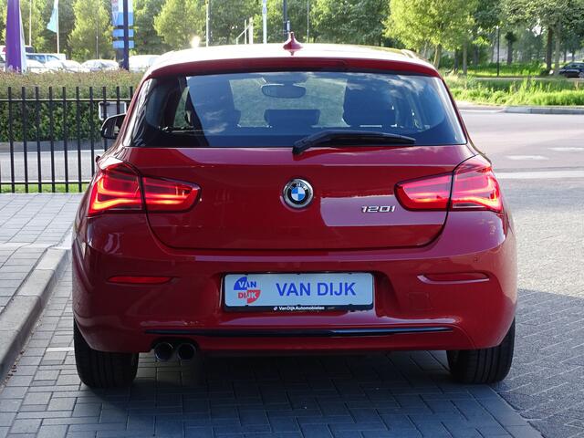 BMW 1-SERIE 120i Sport-Line Sportstoelen ECC Airco Navigatie 16"LM Velgen