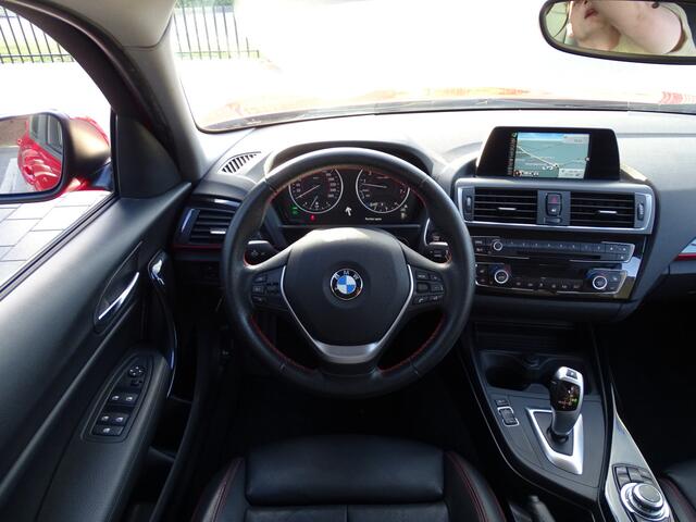 BMW 1-SERIE 120i Sport-Line Sportstoelen ECC Airco Navigatie 16"LM Velgen
