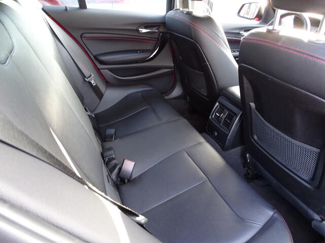 BMW 1-SERIE 120i Sport-Line Sportstoelen ECC Airco Navigatie 16"LM Velgen