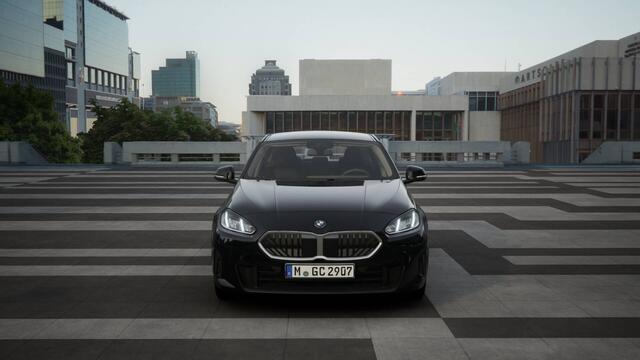 BMW 1-SERIE 120 / Achteruitrijcamera / Sportstoelen / Parking Assistant / Driving Assistant