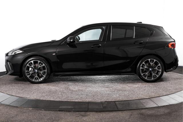 BMW 1-SERIE 120 M Sport (Nieuw Model) - Automaat | Dig. Cockpit | Adapt. Cruise | Stoelverw. | PDC | Camera | NAV + App. Connect | ECC | DAB | LM 18" | 0268