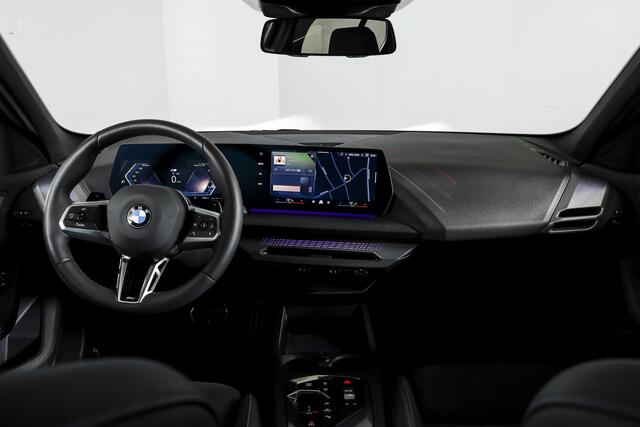 BMW 1-SERIE 120 M Sport (Nieuw Model) - Automaat | Dig. Cockpit | Adapt. Cruise | Stoelverw. | PDC | Camera | NAV + App. Connect | ECC | DAB | LM 18" | 4459