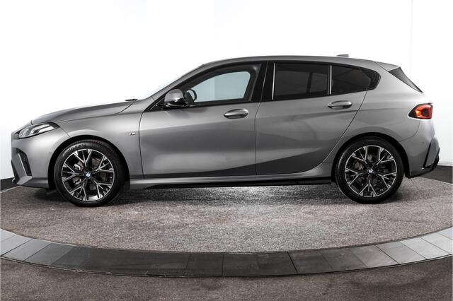 BMW 1-SERIE 120 M Sport (Nieuw Model) - Automaat | Dig. Cockpit | Adapt. Cruise | Stoelverw. | PDC | Camera | NAV + App. Connect | ECC | DAB | LM 18" | 0295