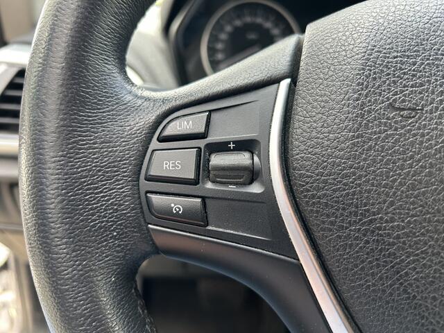 BMW 1-SERIE 118d Centennial Executive 50% deal 6.975,- ACTIE Trekhaak / LED / Sport stoelen / Stoel verwarming / PDC achter