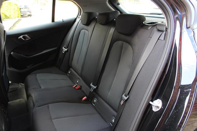 BMW 1-SERIE 116d Executive Edition | ACC | CARPLAY | CLIMA | PDC-V/A | NAVIGATIE | LED | DAB-RADIO | M-TIMER! |