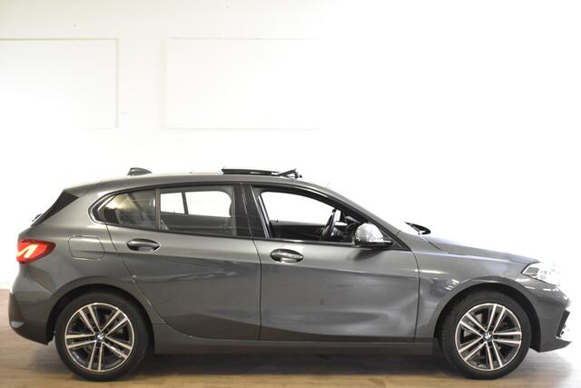 BMW 1-SERIE 118IA AUT. BUSINESS EDITION CAMERA/CARPLAY/PANORAMADAK