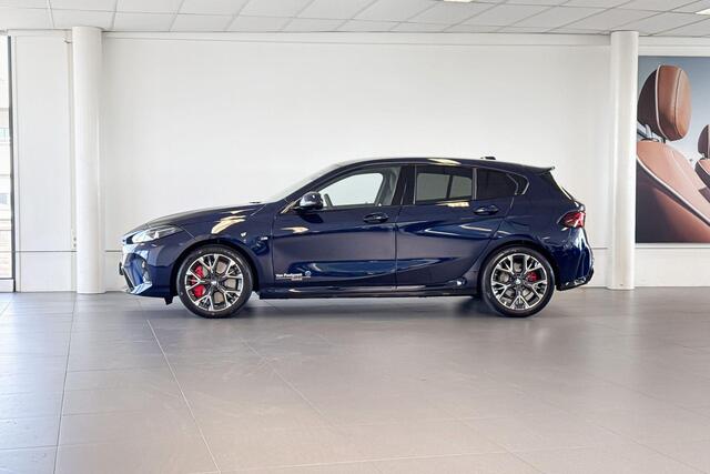 BMW 1-SERIE 120 M Sport Design Edition | M Sport | Harman Kardon | Achteruitrijcamera | Trekhaak |