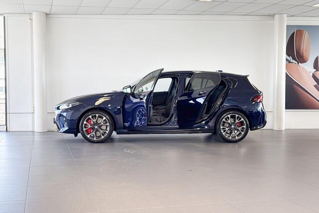 BMW 1-SERIE 120 M Sport Design Edition | M Sport | Harman Kardon | Achteruitrijcamera | Trekhaak |