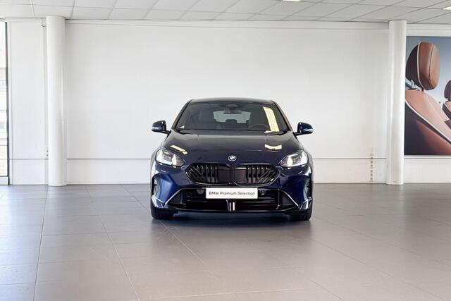 BMW 1-SERIE 120 M Sport Design Edition | M Sport | Harman Kardon | Achteruitrijcamera | Trekhaak |