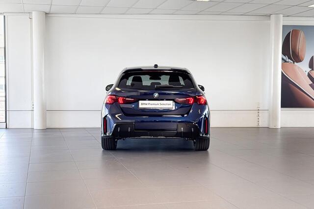 BMW 1-SERIE 120 M Sport Design Edition | M Sport | Harman Kardon | Achteruitrijcamera | Trekhaak |