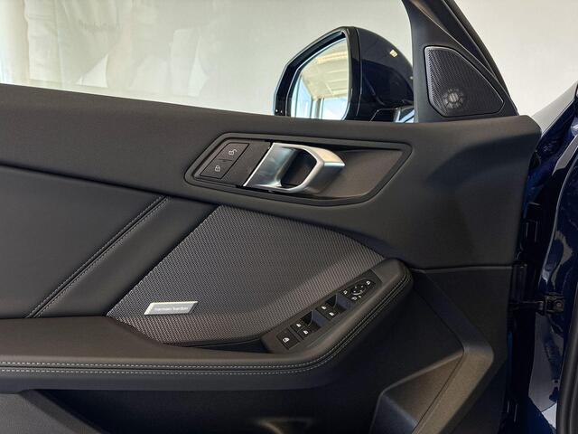 BMW 1-SERIE 120 M Sport Design Edition | M Sport | Harman Kardon | Achteruitrijcamera | Trekhaak |