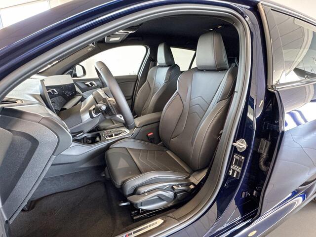BMW 1-SERIE 120 M Sport Design Edition | M Sport | Harman Kardon | Achteruitrijcamera | Trekhaak |