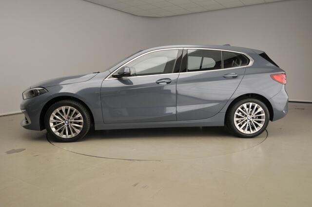 BMW 1-SERIE 5-deurs 118i | LED | Leder | Navigatie | Stoelverwarming | Chrome line | DAB | Hifi speakers | Alu 17 inch