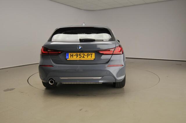 BMW 1-SERIE 5-deurs 118i | LED | Leder | Navigatie | Stoelverwarming | Chrome line | DAB | Hifi speakers | Alu 17 inch