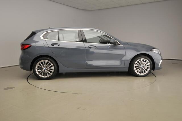 BMW 1-SERIE 5-deurs 118i | LED | Leder | Navigatie | Stoelverwarming | Chrome line | DAB | Hifi speakers | Alu 17 inch