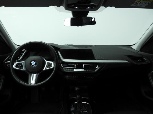 BMW 1-SERIE 5-deurs 118i | LED | Leder | Navigatie | Stoelverwarming | Chrome line | DAB | Hifi speakers | Alu 17 inch