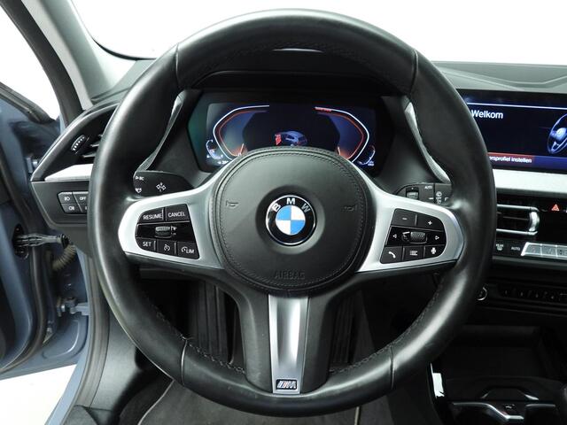 BMW 1-SERIE 5-deurs 118i | LED | Leder | Navigatie | Stoelverwarming | Chrome line | DAB | Hifi speakers | Alu 17 inch