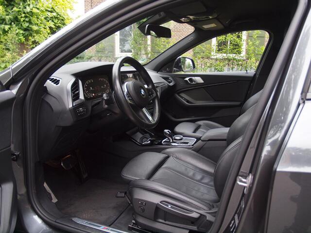 BMW 1-SERIE 118i High Executive Edition | M-pakket | Camera | Apple Carplay | Harman Kardon | Automaat |