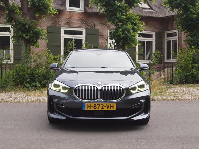 BMW 1-SERIE 118i High Executive Edition | M-pakket | Camera | Apple Carplay | Harman Kardon | Automaat |
