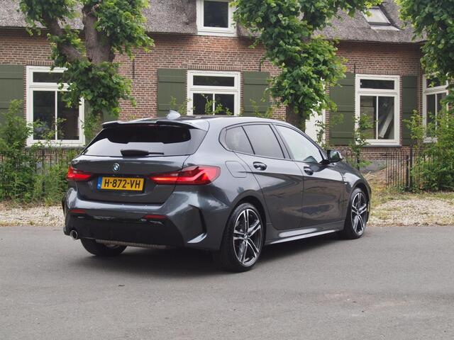 BMW 1-SERIE 118i High Executive Edition | M-pakket | Camera | Apple Carplay | Harman Kardon | Automaat |