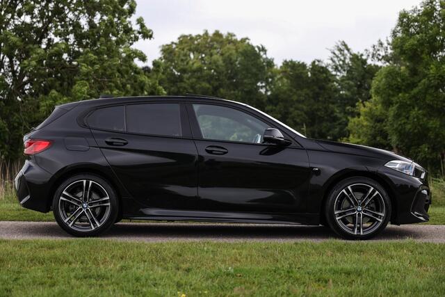 BMW 1-SERIE 118i Aut-7 M-Sport ? Pano ? LED ? Sfeer