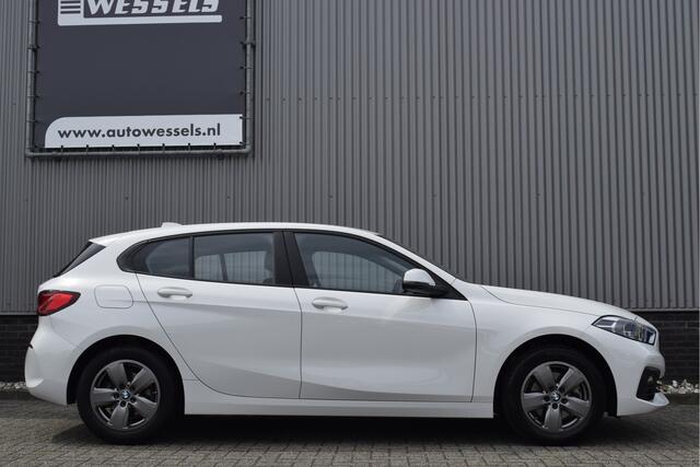 BMW 1-SERIE 116i Business Edition Automaat, Carplay, LED, PDC v+a