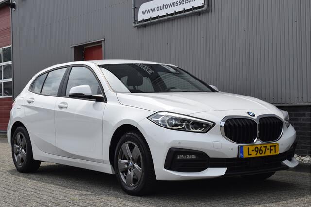 BMW 1-SERIE 116i Business Edition Automaat, Carplay, LED, PDC v+a