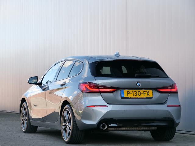 BMW 1-SERIE 118i Business Edition 136pk Automaat Apple Carplay / Navigatie / Trekhaak