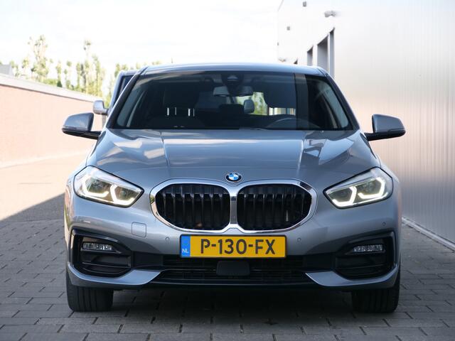 BMW 1-SERIE 118i Business Edition 136pk Automaat Apple Carplay / Navigatie / Trekhaak