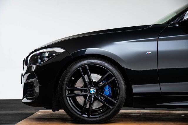 BMW 1-SERIE M140i High Executive Schuif/kanteldak - Comfort Access - Cruise Control - Driving Assistant - Variable Sport Steering - Sportstoelen - Verwarmde voorstoelen - HiFi System Harman Kardon - Lichtpakket -