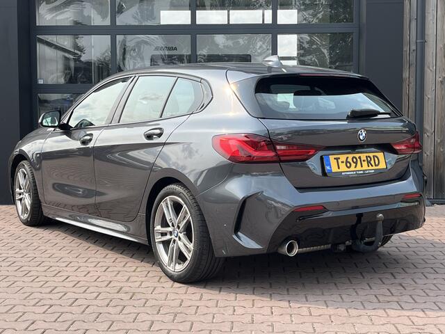 BMW 1-SERIE 118i High Executive | M-Sport | Trekhaak | Stoelverwarming | Keyless | Carplay | Camera | PDC |