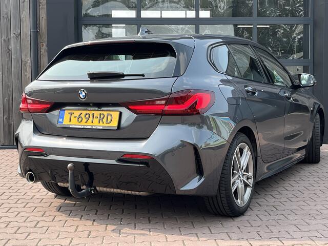 BMW 1-SERIE 118i High Executive | M-Sport | Trekhaak | Stoelverwarming | Keyless | Carplay | Camera | PDC |