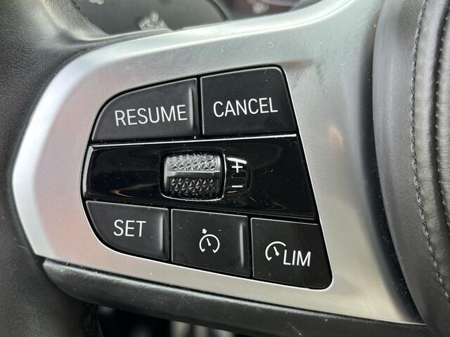 BMW 1-SERIE 118i High Executive | M-Sport | Trekhaak | Stoelverwarming | Keyless | Carplay | Camera | PDC |