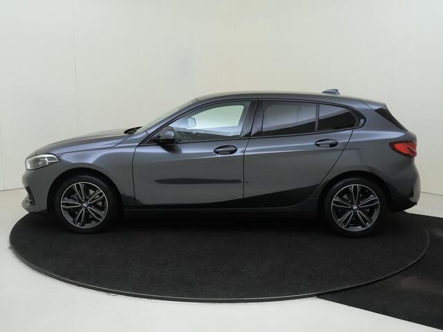 BMW 1-SERIE 118i Executive Edition | Navigatie | Trekhaak