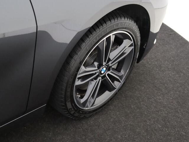 BMW 1-SERIE 118i Executive Edition | Navigatie | Trekhaak