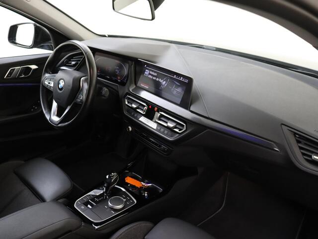 BMW 1-SERIE 118i Executive Edition | Navigatie | Trekhaak