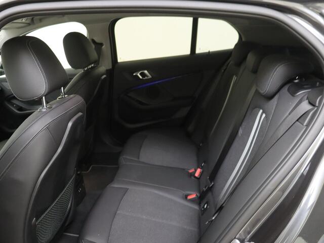 BMW 1-SERIE 118i Executive Edition | Navigatie | Trekhaak