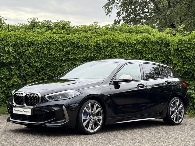 BMW 1-SERIE M135i xDrive High Exe | Panorama | 19" | Camera | Head up