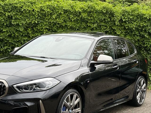 BMW 1-SERIE M135i xDrive High Exe | Panorama | 19" | Camera | Head up