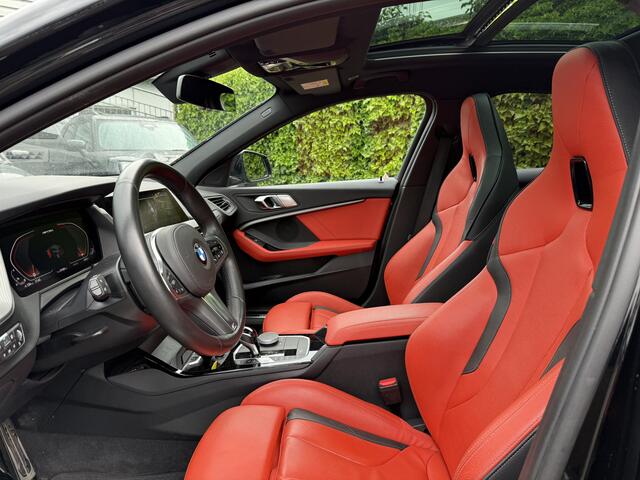 BMW 1-SERIE M135i xDrive High Exe | Panorama | 19" | Camera | Head up
