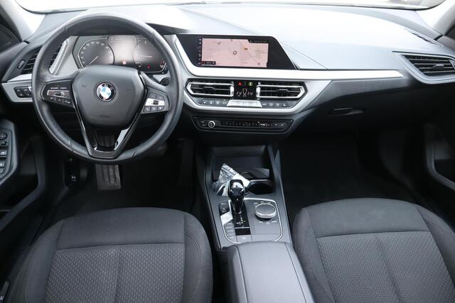BMW 1-SERIE 118i Executive Edition Navigatie, Cruise control, Climate control, Stoelverwarming, Lichtmetalen wielen