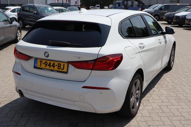 BMW 1-SERIE 118i Executive Edition Navigatie, Cruise control, Climate control, Stoelverwarming, Lichtmetalen wielen