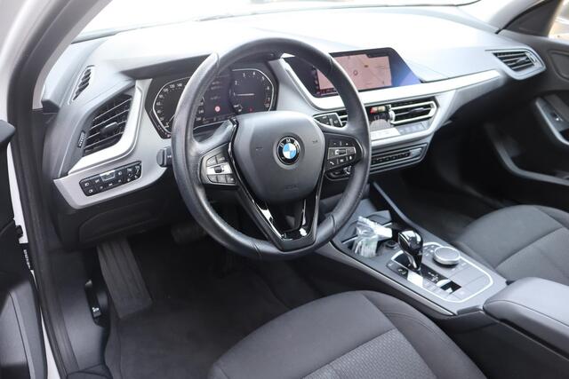 BMW 1-SERIE 118i Executive Edition Navigatie, Cruise control, Climate control, Stoelverwarming, Lichtmetalen wielen