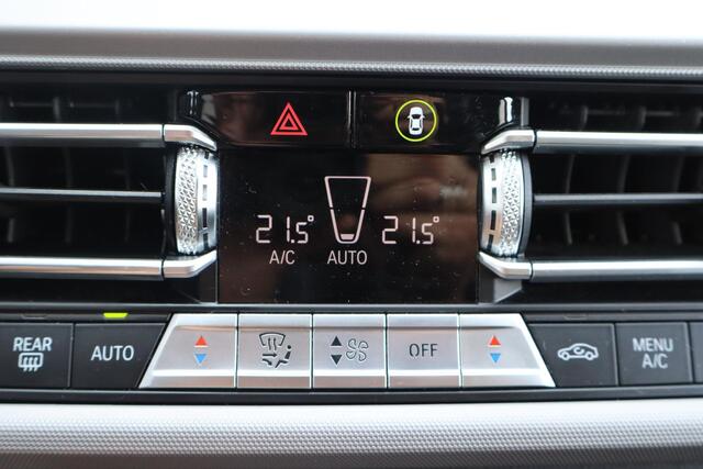 BMW 1-SERIE 118i Executive Edition Navigatie, Cruise control, Climate control, Stoelverwarming, Lichtmetalen wielen