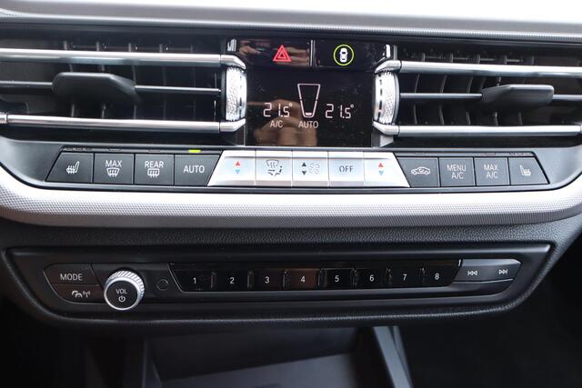BMW 1-SERIE 118i Executive Edition Navigatie, Cruise control, Climate control, Stoelverwarming, Lichtmetalen wielen