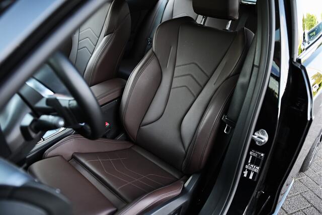 BMW 1-SERIE 120 M Sport Automaat / Trekhaak / Sportstoelen / M Adaptief onderstel / Comfort Access / Adaptieve LED / Parking Assistant Plus / Head-Up / Live Cockpit Professional