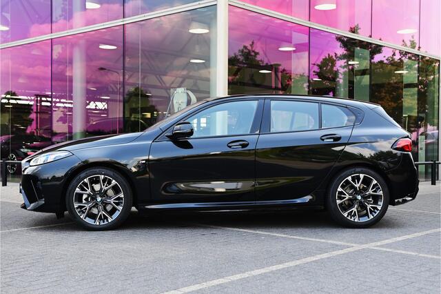 BMW 1-SERIE 120 M Sport Automaat / Trekhaak / Sportstoelen / M Adaptief onderstel / Comfort Access / Adaptieve LED / Parking Assistant Plus / Head-Up / Live Cockpit Professional
