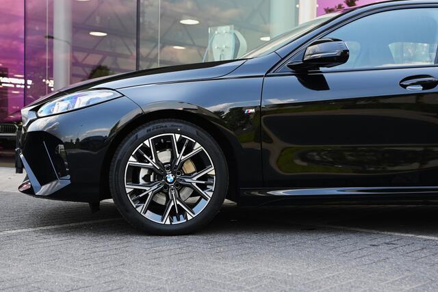 BMW 1-SERIE 120 M Sport Automaat / Trekhaak / Sportstoelen / M Adaptief onderstel / Comfort Access / Adaptieve LED / Parking Assistant Plus / Head-Up / Live Cockpit Professional